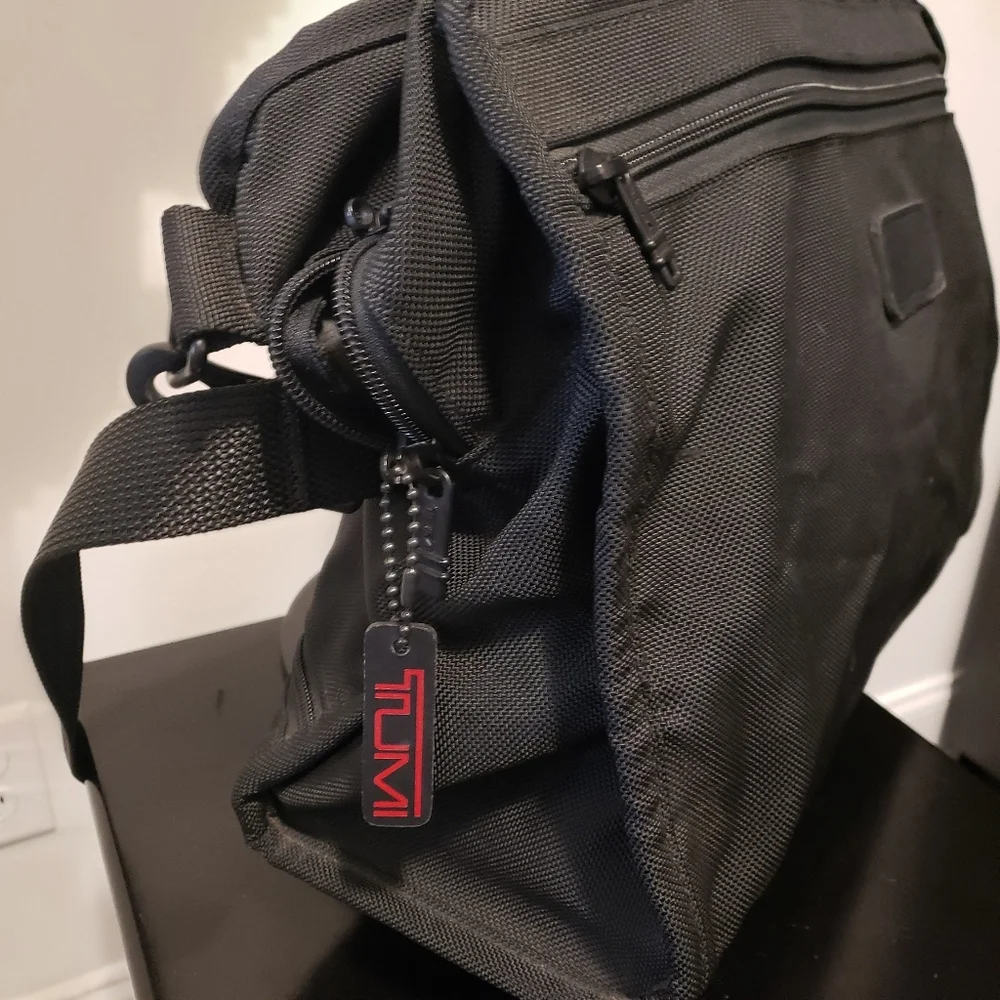 Tumi nylon messenger